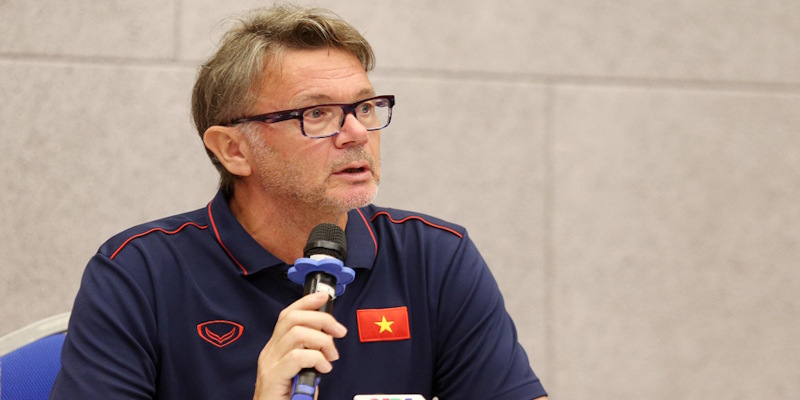 HLV Troussier sẽ có hành trình khó khăn cùng lứa U23 vào tháng 4 tới